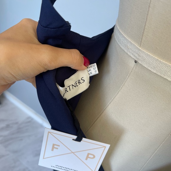 Fame and Partners Dress zyra -navy maxi dress cut detail - Picture 6 of 7